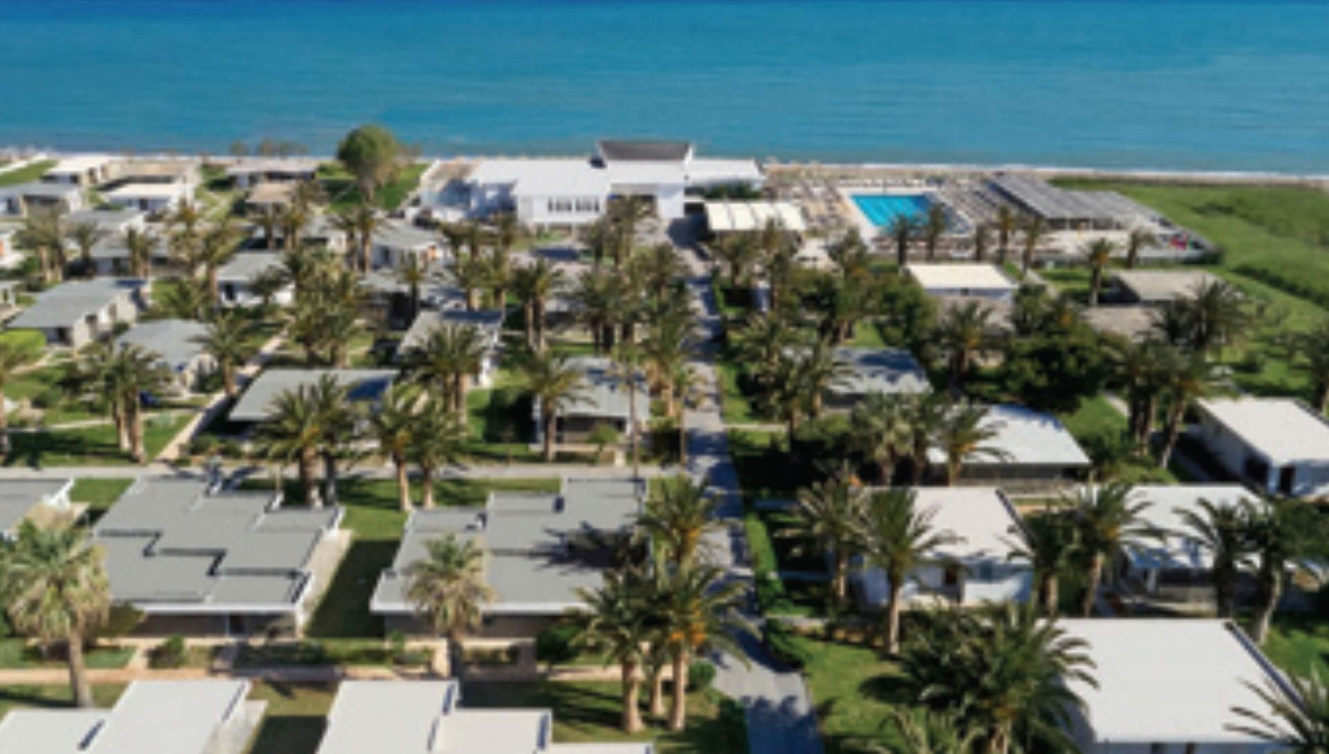 Creta Beach Resort — αεροφωτογραφία συγκροτήματος δίπλα στη θάλασσα